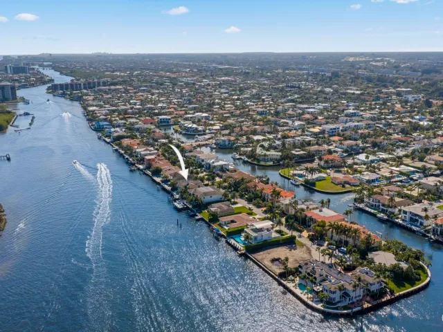 Продажа дома по адресу 7188 NE 8th Drive - фото 9030631