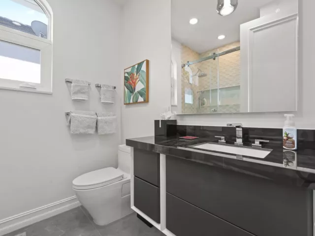 Продажа дома по адресу 7188 NE 8th Drive - фото 9030685