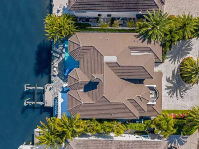 Продажа дома по адресу 7188 NE 8th Drive - фото 9030689