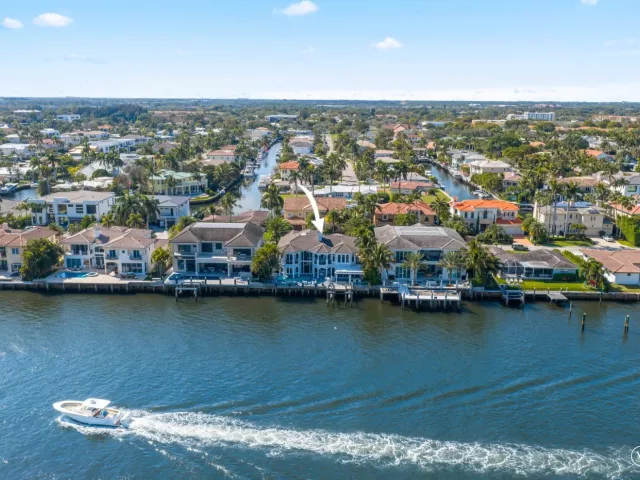 Продажа дома по адресу 7188 NE 8th Drive - фото 9030693