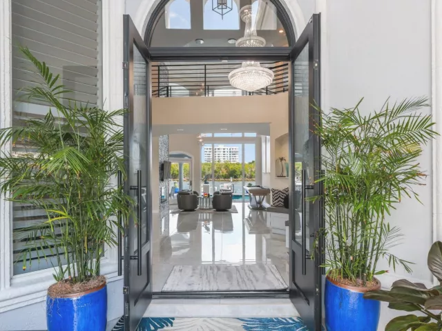 Продажа дома по адресу 7188 NE 8th Drive - фото 9030634