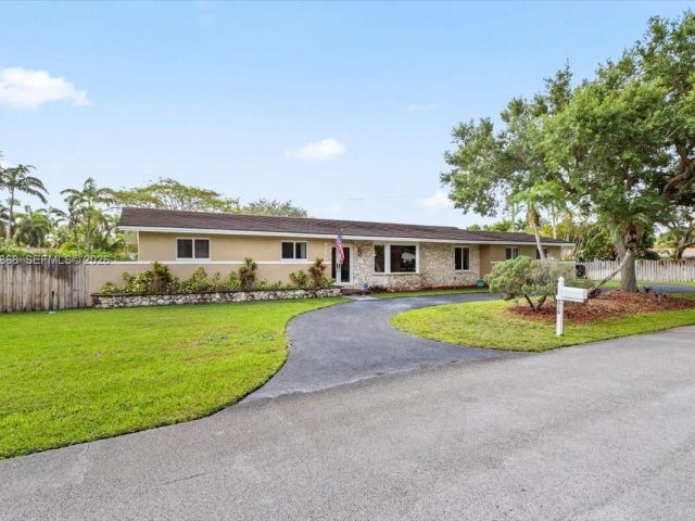 Продажа дома по адресу 9750 SW 143rd Dr - фото 7515372