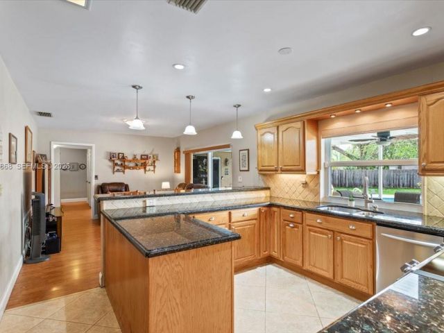 Продажа дома по адресу 9750 SW 143rd Dr - фото 7515384