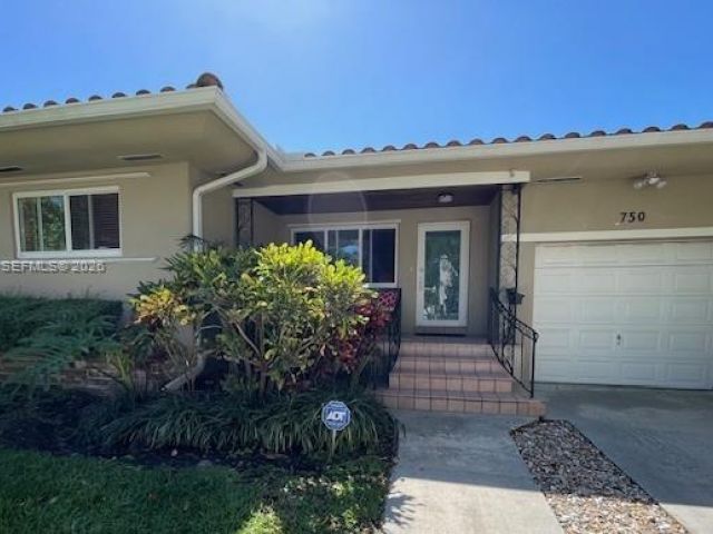 Дом в аренду по адресу 750 NE 72nd Ter - фото 7446080