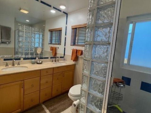 Дом в аренду по адресу 750 NE 72nd Ter - фото 7446091