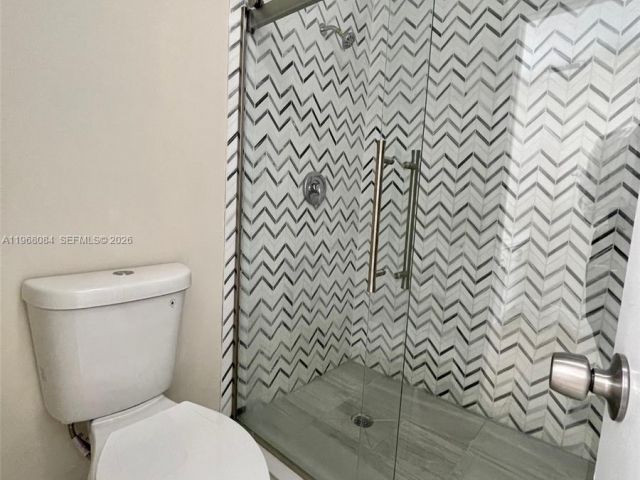 Дом в аренду по адресу 13772 SW 145th Ter 13772 - фото 7447156