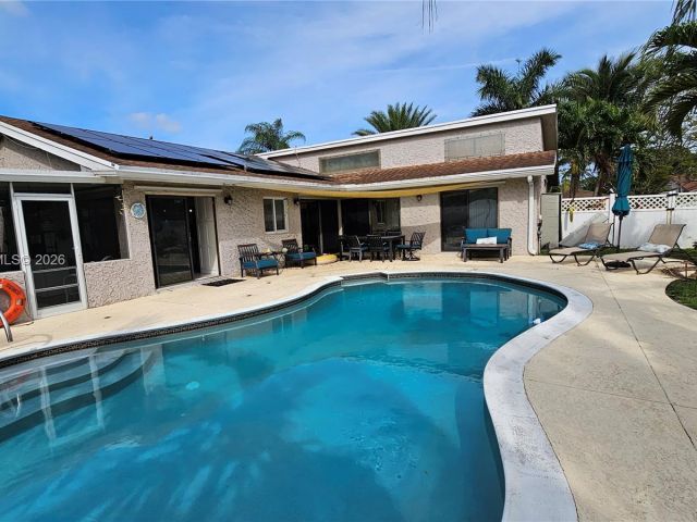 Дом в аренду по адресу 6731 NW 26th Way - фото 7481937