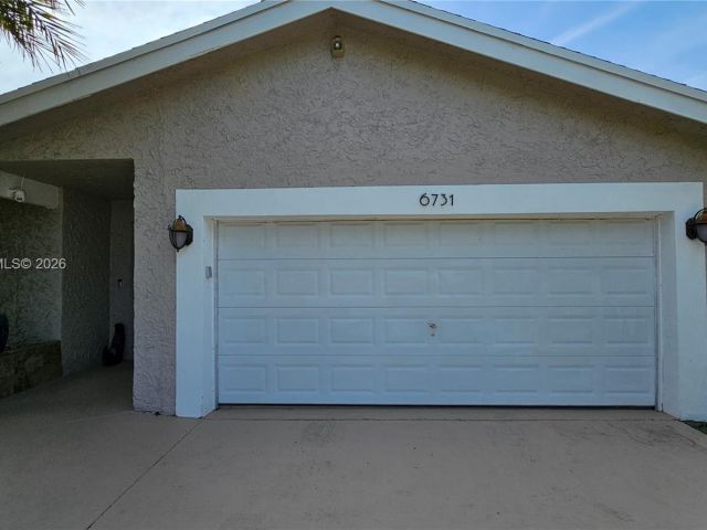 Дом в аренду по адресу 6731 NW 26th Way - фото 7481943