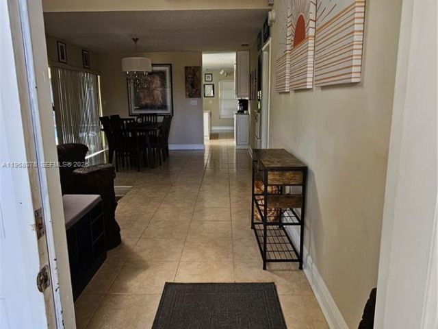 Дом в аренду по адресу 6731 NW 26th Way - фото 7481948