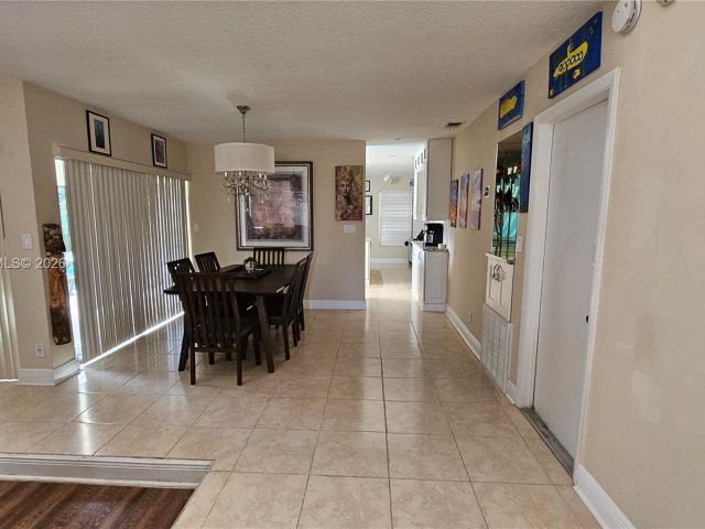 Дом в аренду по адресу 6731 NW 26th Way - фото 7481951