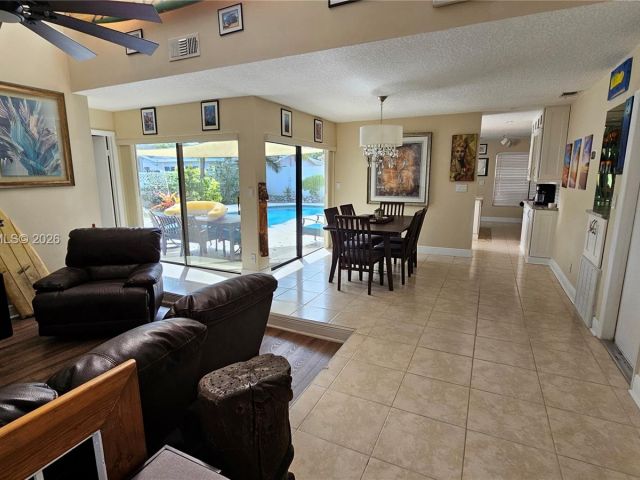 Дом в аренду по адресу 6731 NW 26th Way - фото 7481953