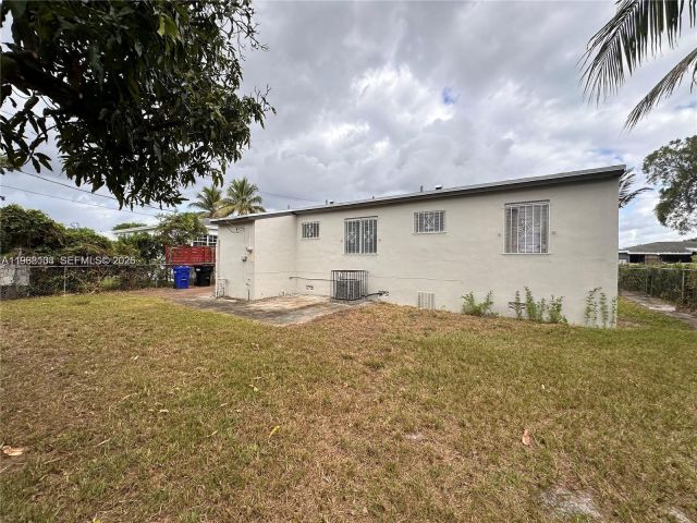 Дом в аренду по адресу 150 NE 170th St 150 - фото 7481259