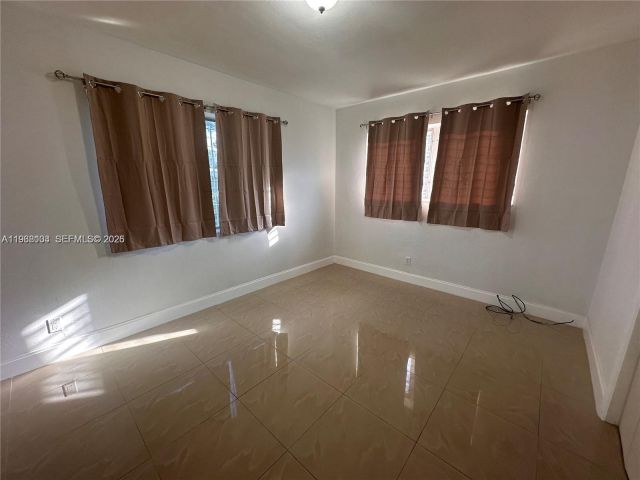 Дом в аренду по адресу 150 NE 170th St 150 - фото 7481266