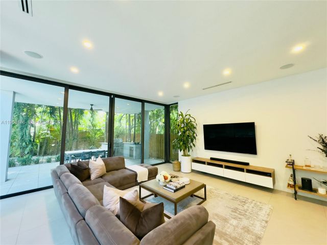 Дом в аренду по адресу 2550 Overbrook St 0 - фото 7447724