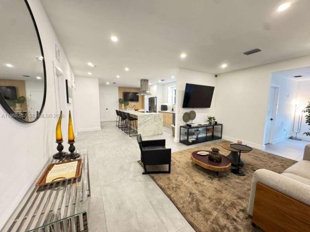 Дом в аренду по адресу 1854 SW 17th St - фото 7447187