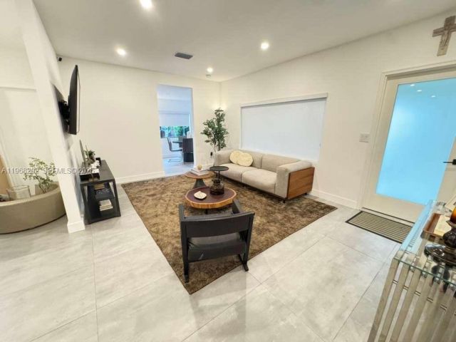 Дом в аренду по адресу 1854 SW 17th St - фото 7447188