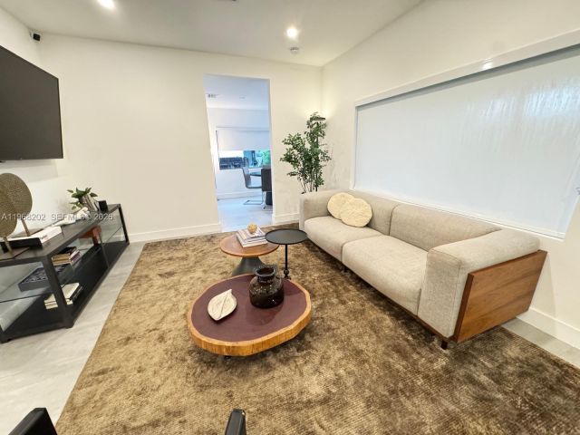 Дом в аренду по адресу 1854 SW 17th St - фото 7447189