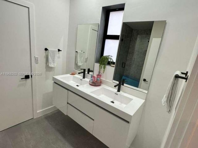 Дом в аренду по адресу 1854 SW 17th St - фото 7447195