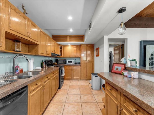 Дом в аренду по адресу 7825 SW 103rd Pl 7825 - фото 7446390