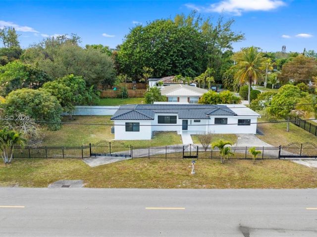 Продажа дома по адресу 14950 NE 2nd Ave - фото 7447197