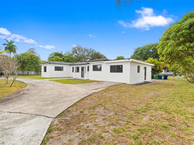 Продажа дома по адресу 14950 NE 2nd Ave - фото 7447198