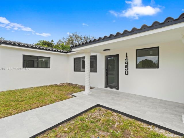 Продажа дома по адресу 14950 NE 2nd Ave - фото 7447200