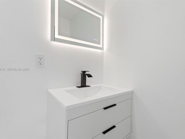 Продажа дома по адресу 14950 NE 2nd Ave - фото 7447216