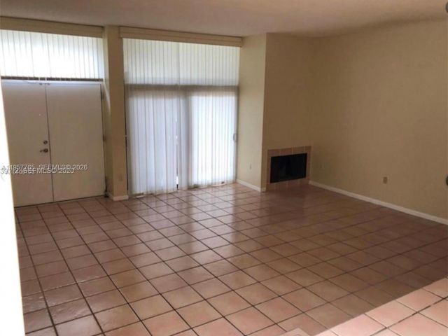 Дом в аренду по адресу 3089 NE 183rd Ln 89 - фото 7476290