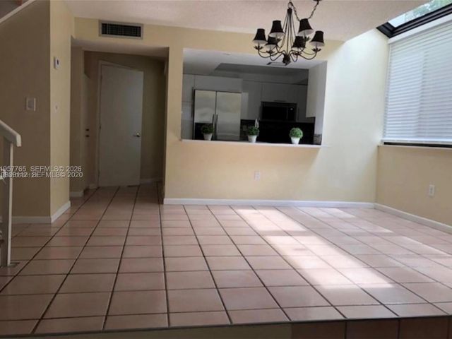 Дом в аренду по адресу 3089 NE 183rd Ln 89 - фото 7476297