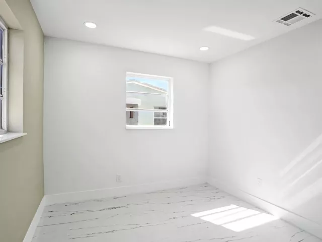 Продажа дома по адресу 1437 SW 1st Avenue - фото 9358324