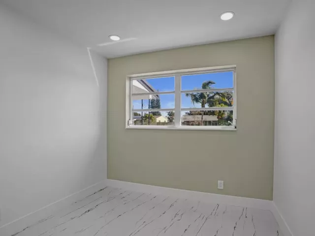 Продажа дома по адресу 1437 SW 1st Avenue - фото 9358330