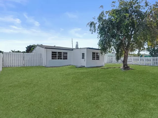 Продажа дома по адресу 1437 SW 1st Avenue - фото 9358335