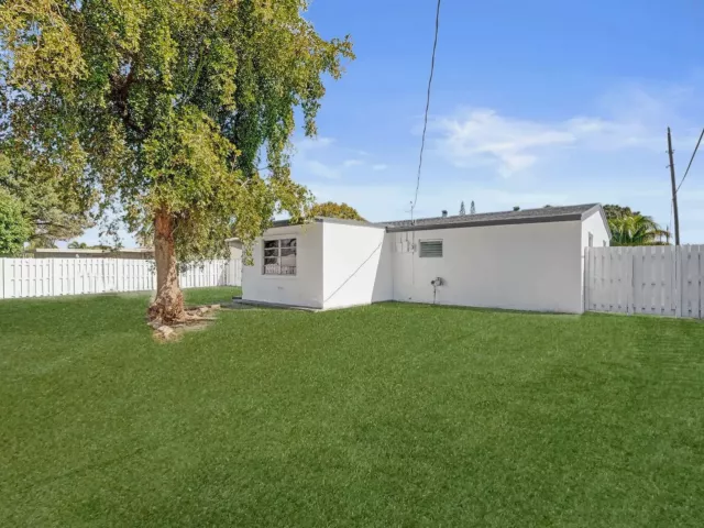 Продажа дома по адресу 1437 SW 1st Avenue - фото 9358337