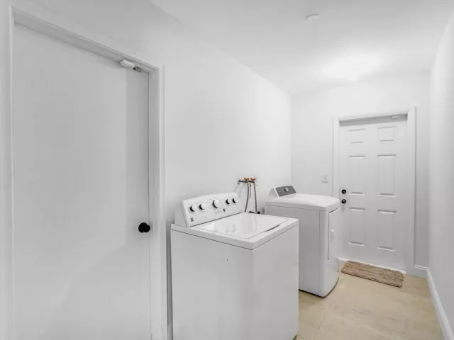Продажа дома по адресу 5550 NE 26th Avenue - фото 8918663