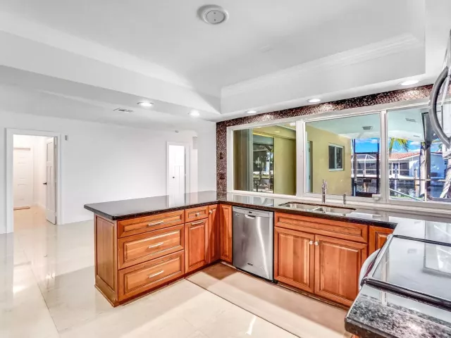 Продажа дома по адресу 5550 NE 26th Avenue - фото 8918664