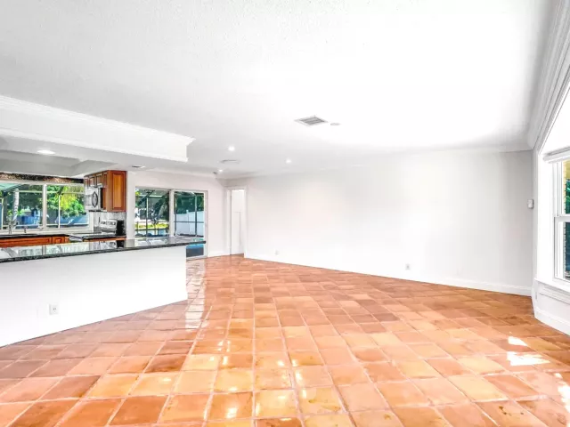 Продажа дома по адресу 5550 NE 26th Avenue - фото 8918667