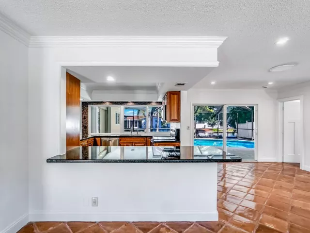 Продажа дома по адресу 5550 NE 26th Avenue - фото 8918668