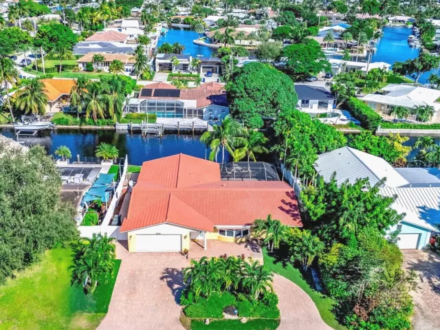 Продажа дома по адресу 5550 NE 26th Avenue - фото 8918652