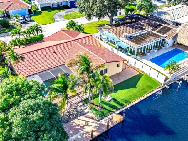 Продажа дома по адресу 5550 NE 26th Avenue - фото 8918653