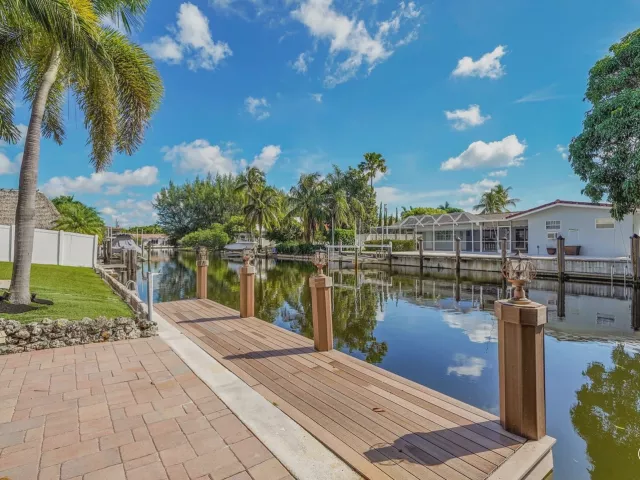 Продажа дома по адресу 5550 NE 26th Avenue - фото 8918656