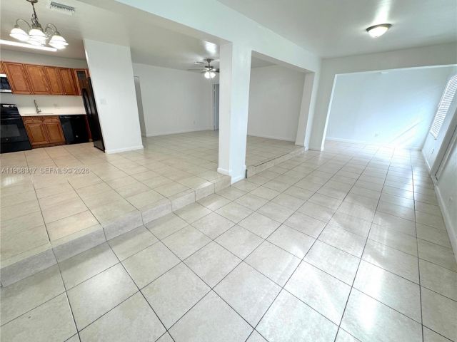 Дом в аренду по адресу 1641 NW 24th Ter - фото 7482662