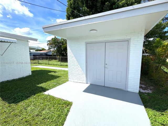 Дом в аренду по адресу 1641 NW 24th Ter - фото 7482669