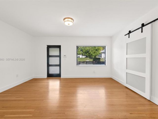 Дом в аренду по адресу 710 NE 62nd St - фото 7449135