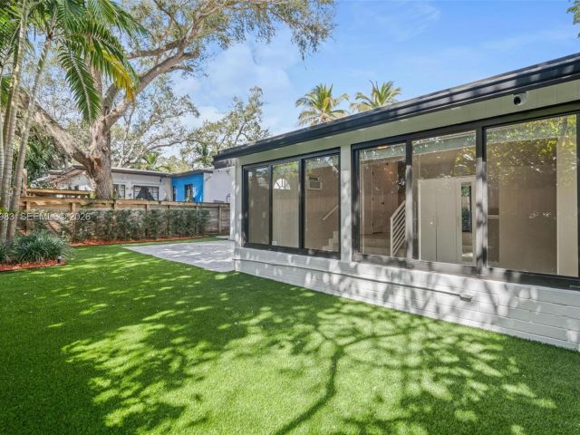 Дом в аренду по адресу 710 NE 62nd St - фото 7449142