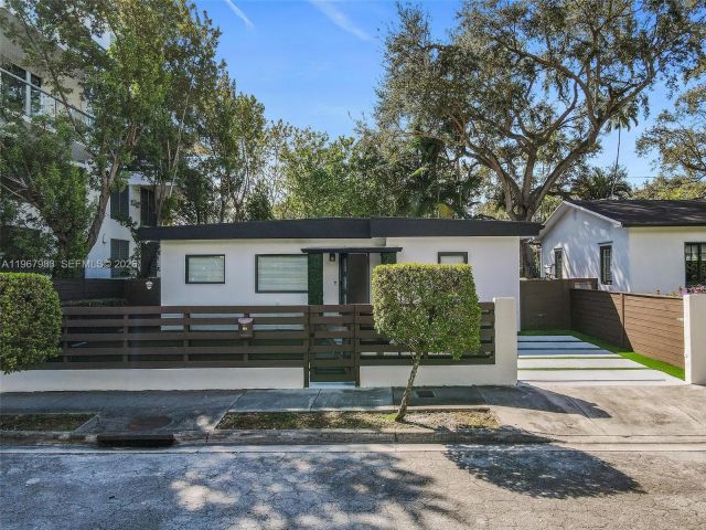 Дом в аренду по адресу 710 NE 62nd St - фото 7449143