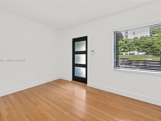 Дом в аренду по адресу 710 NE 62nd St - фото 7449145