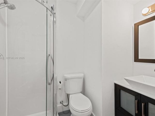 Дом в аренду по адресу 710 NE 62nd St - фото 7449151