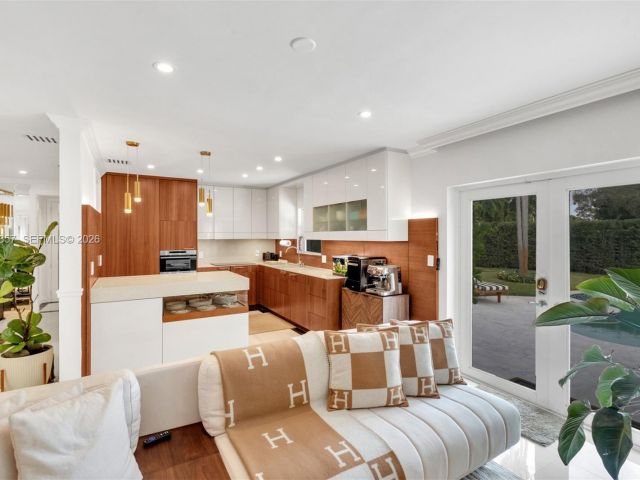 Продажа дома по адресу 726 NE 17th Way - фото 7532188