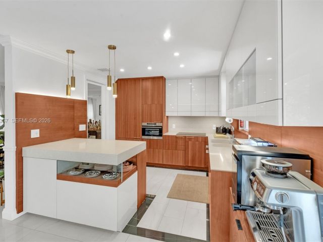 Продажа дома по адресу 726 NE 17th Way - фото 7532189