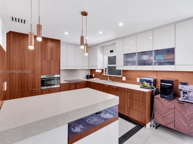 Продажа дома по адресу 726 NE 17th Way - фото 7532190